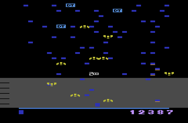 Millipede Atari 2600 Screenshot: A barage of insects attacks between waves!