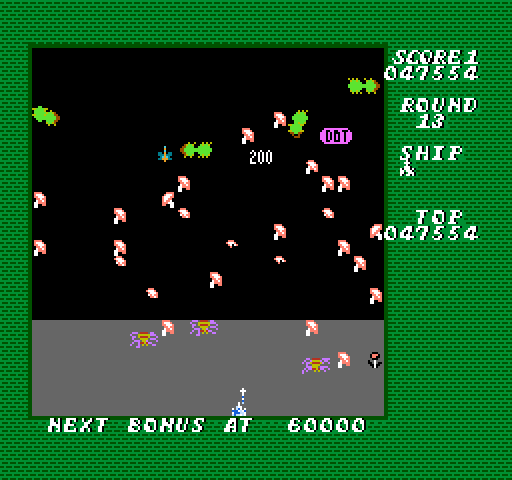 Millipede NES / Famicom Screenshot: On later levels several spiders may appear at once.