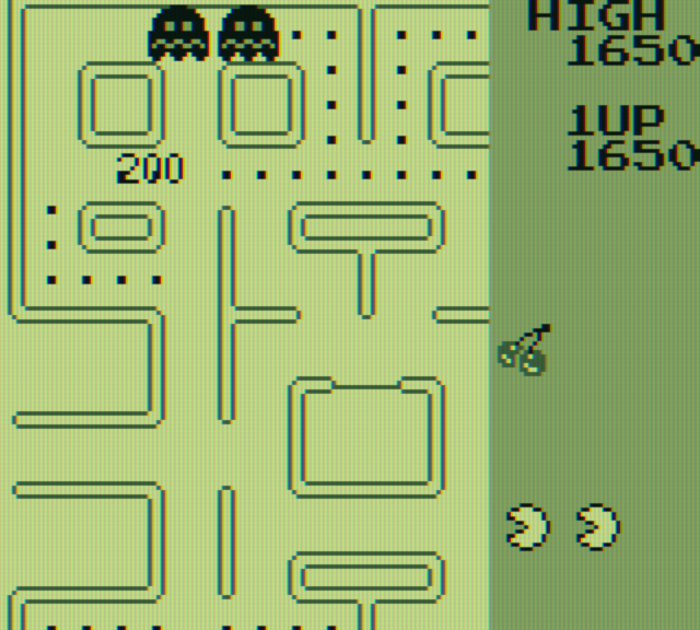 Pac-Man Game Boy Screenshot: 200 points earned for eating a ghost.