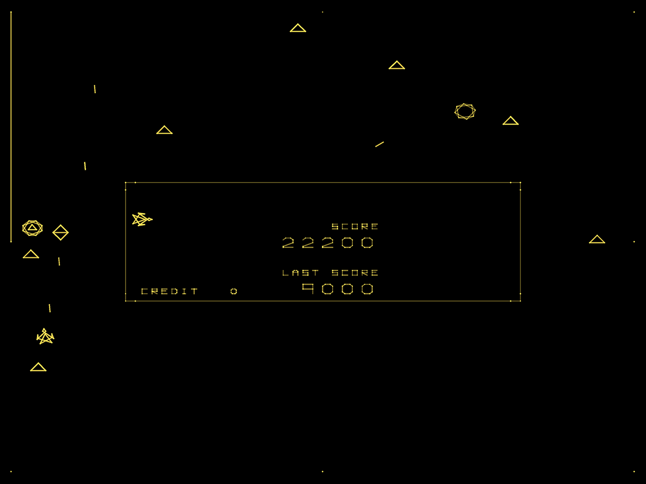 Omega Race Arcade Screenshot: Chasing opponents...