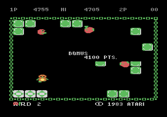 Pengo Atari 5200 Screenshot: The screen flashes different colors when you line up the diamond blocks.
