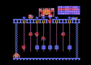 Donkey Kong Junior for Atari 8-bit - Move the keys to the locks at the top of the screen.