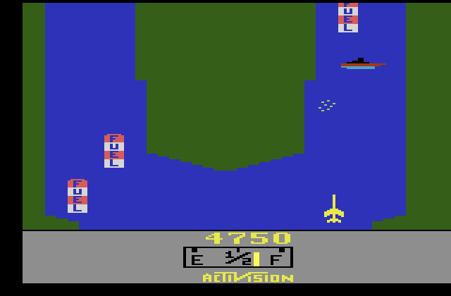 River Raid Atari 2600 Screenshot: Shooting some opponents...