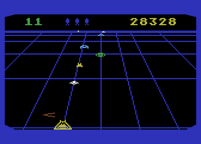 Beamrider Atari 5200 Screenshot: Incoming saucer, and an extra life! Shoot carefully...
