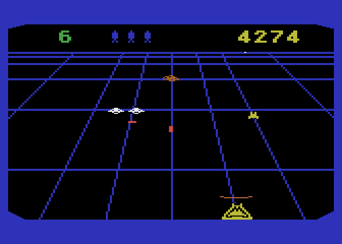 Beamrider Atari 5200 Screenshot: That's an extra life on the right beam; collect it, but don't shoot it!