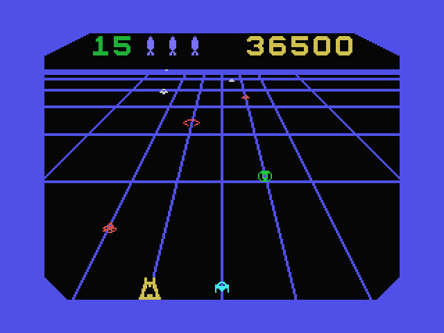 Beamrider MSX Screenshot: Those light blue opponents stick around on the bottom of the screen for a while...