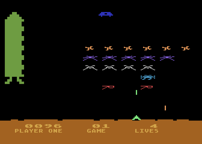 Space Invaders Atari 8-bit Screenshot: Shoot the flying saucer for bonus points.