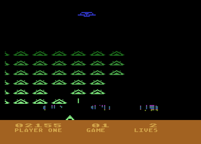 Space Invaders Atari 5200 Screenshot: The invaders shift between three different shapes and colors.