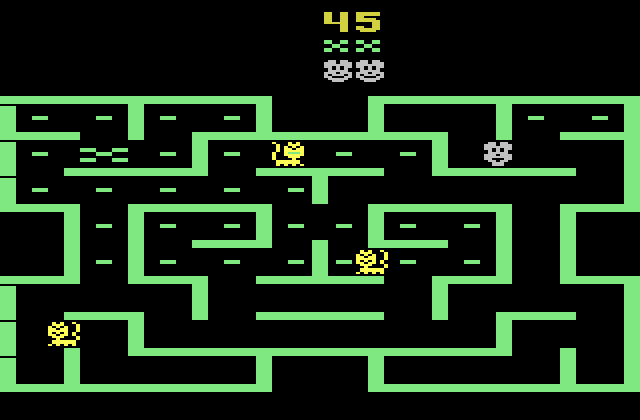 Mouse Trap Atari 2600 Screenshot: Only a few dots left in the maze...