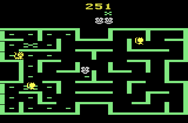 Mouse Trap Atari 2600 Screenshot: Cats are guarding the remaining dots...