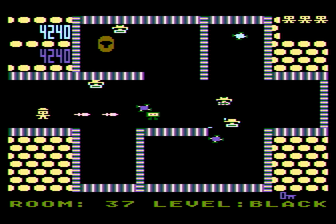 Shamus Atari 8-bit Screenshot: A keyhole! Too bad I don't have the matching key...