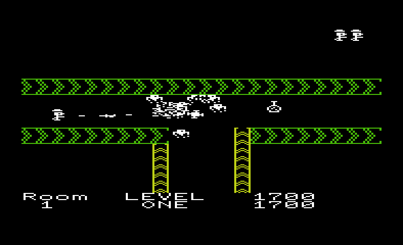 Shamus Commodore VIC-20 Screenshot: This narrow passageway is well guarded.