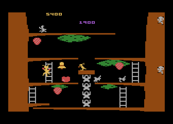 Kangaroo Atari 5200 Screenshot: Climbing ladders...