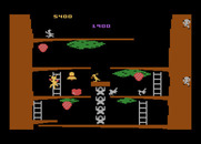Kangaroo for Atari 5200 - Climbing ladders...