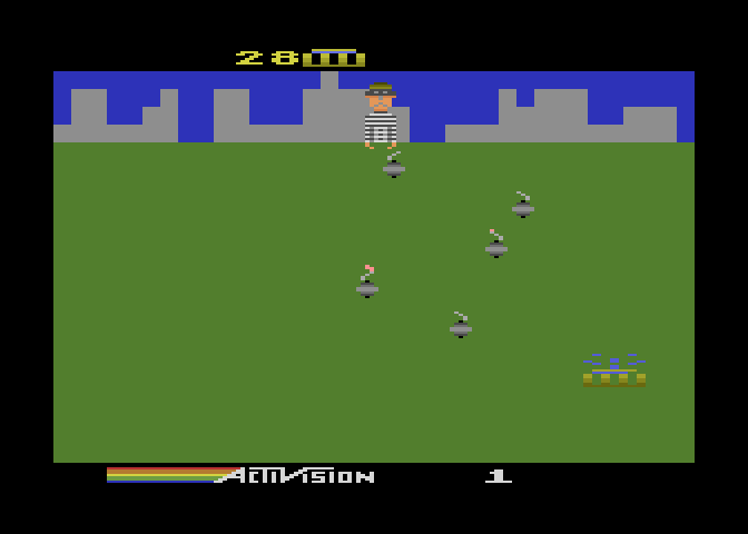 Kaboom! Atari 5200 Screenshot: Only one bucket left...