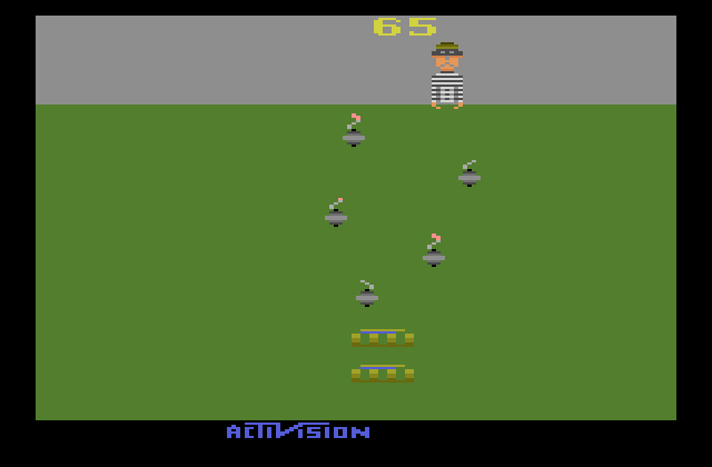 Kaboom! Atari 2600 Screenshot: I now have only two buckets left...
