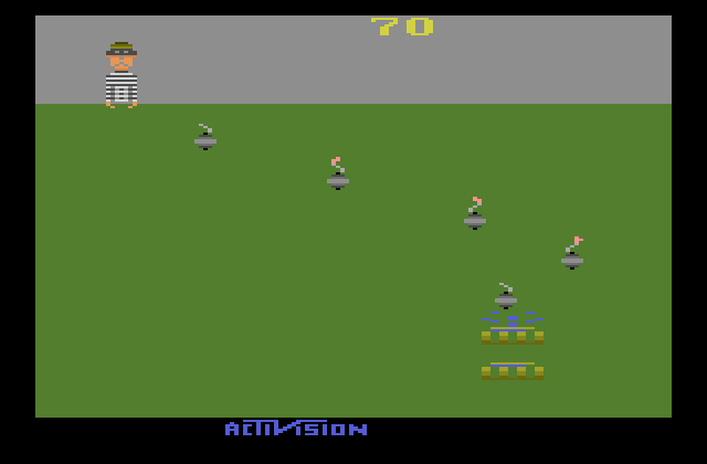 Kaboom! Atari 2600 Screenshot: The mad bomber moves in different patterns and at different speeds each level.