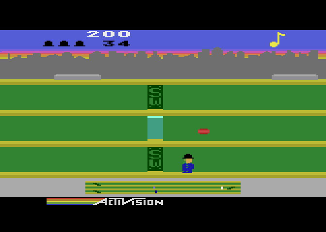 Keystone Kapers Atari 5200 Screenshot: Waiting for the elevator...not always a good idea.