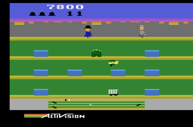 Keystone Kapers Atari 2600 Screenshot: Harry has almost gotten away, I need to hurry up!