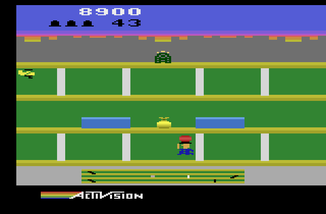 Keystone Kapers Atari 2600 Screenshot: Clunk! I got hit by a bouncing ball, that will cost me some time.