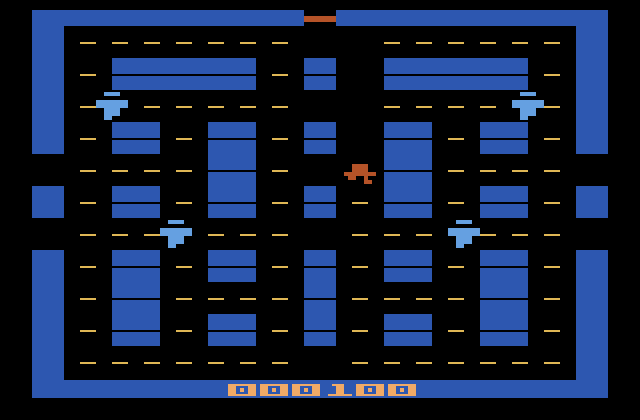 Lock 'n' Chase Atari 2600 Screenshot: Game start.