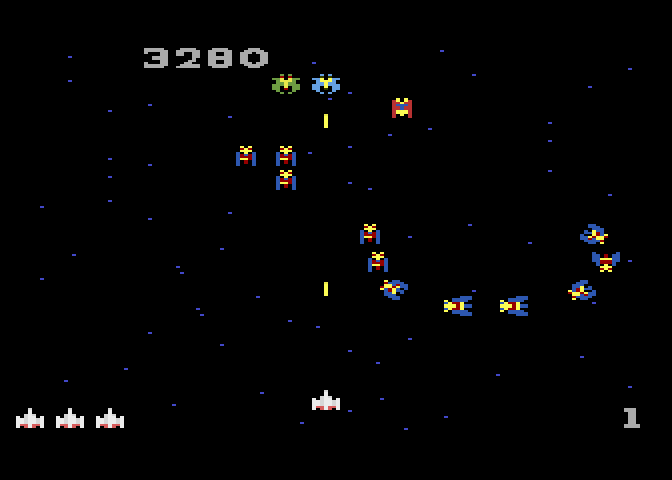 Galaga Atari 7800 Screenshot: Attackers fly in different patterns.