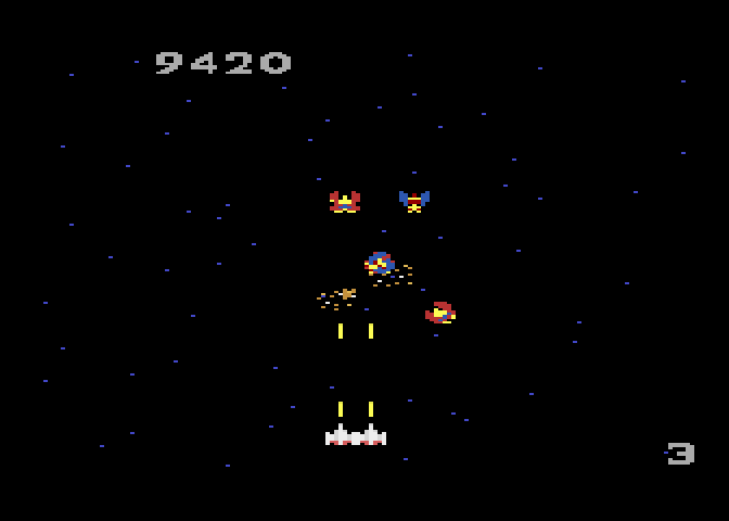 Galaga Atari 7800 Screenshot: Shooting the few remaining attackers in a challenge round...