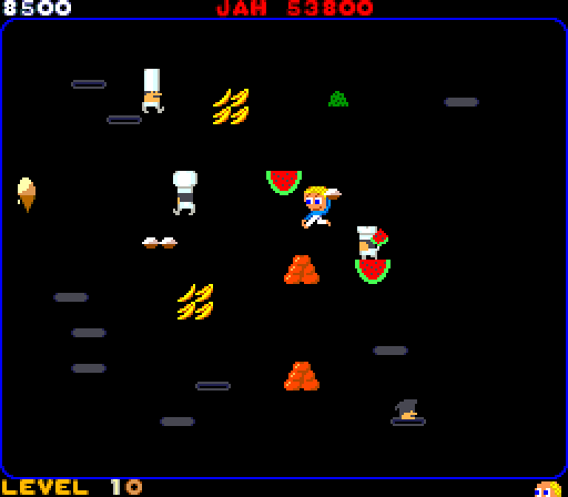 Food Fight Arcade Screenshot: Pick up food to throw at the chefs...