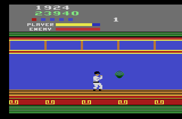 Kung-Fu Master Atari 2600 Screenshot: Watch out for falling snakes!