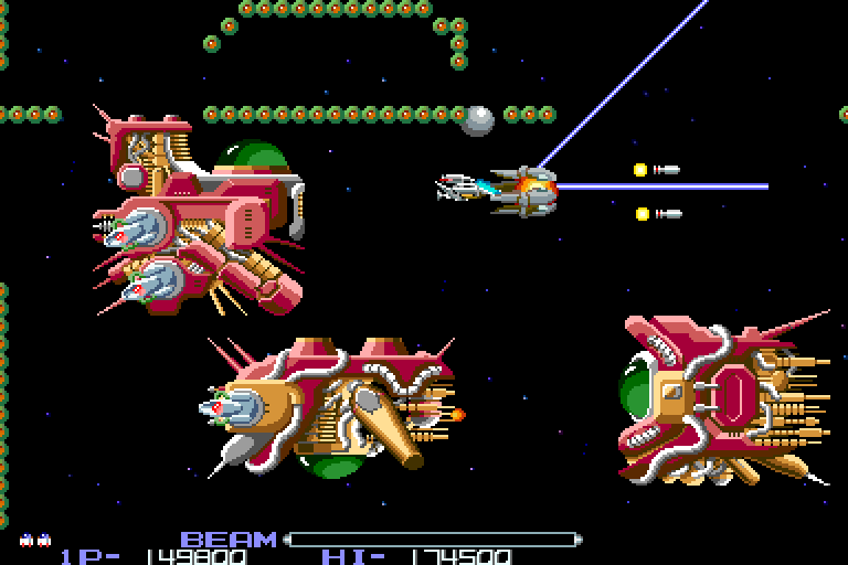 R-Type Arcade Screenshot: This large opponent splits into three seperate parts...