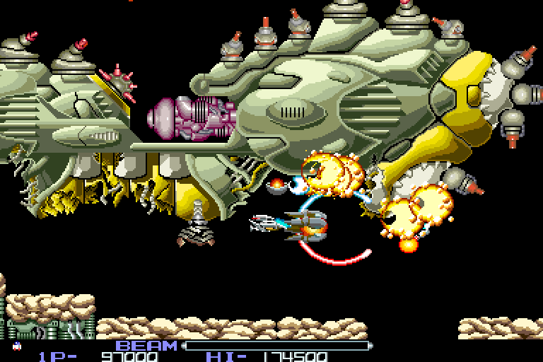 R-Type Arcade Screenshot: Attacking an opponent that doesn't fit on a single screen...