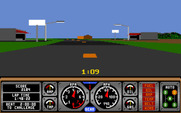 Hard Drivin' for Amiga - Driving past some buildings...
