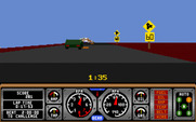 Hard Drivin' for Amiga - Driving up a hill...