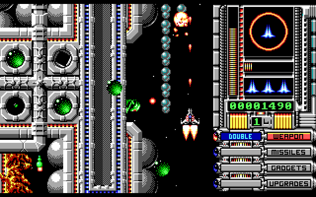 OverKill IBM PC/Compatibles Screenshot: Blasting through a narrow passage...