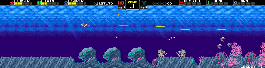 Darius Arcade Screenshot: Use bombs to destroy enemies on the ground.