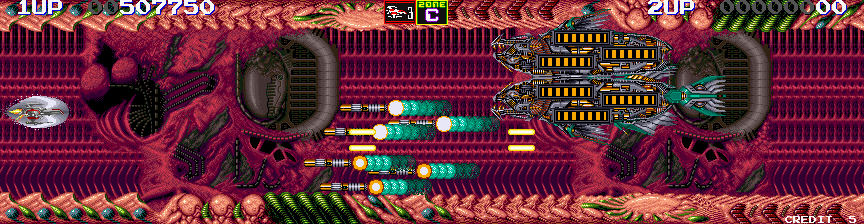 Darius II Arcade Screenshot: Incoming missiles!