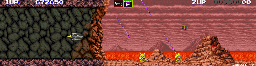 Darius II Arcade Screenshot: These laser attacks can be tough to dodge...