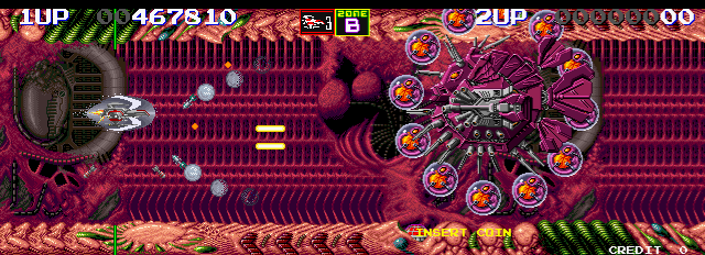 Darius II Arcade Screenshot: Avoid the missiles Alloy Lantern fires at you...