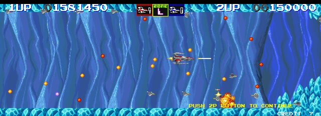 Darius II Arcade Screenshot: Dodging the numerous incoming bullets...