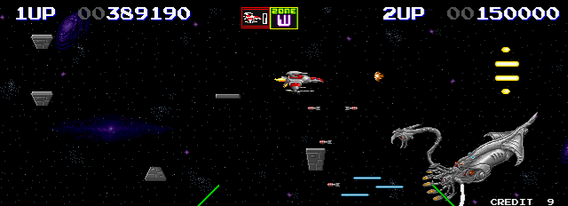 Darius II Arcade Screenshot: Here comes a mini-boss...