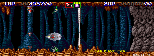 Darius II Arcade Screenshot: Time your passage carefully...