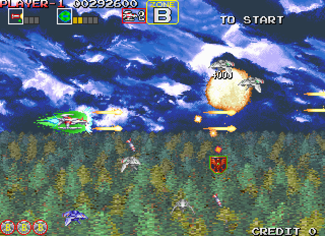 Darius Gaiden Arcade Screenshot: Collect that red shield to increase your firepower...