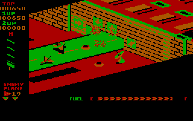 Super Zaxxon IBM PC/Compatibles Screenshot: A narrow passage to fly through.