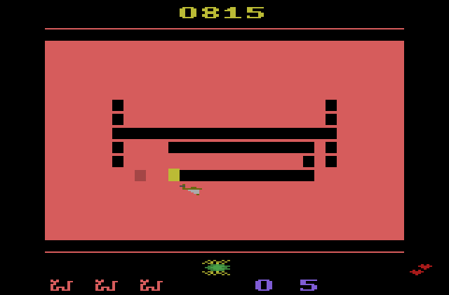 Tape Worm Atari 2600 Screenshot: The race is on! I hope the bird doesn't move up...