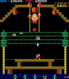 Donkey Kong 3 for Arcade - Those worms create an obstacle if you accidentally spray them.