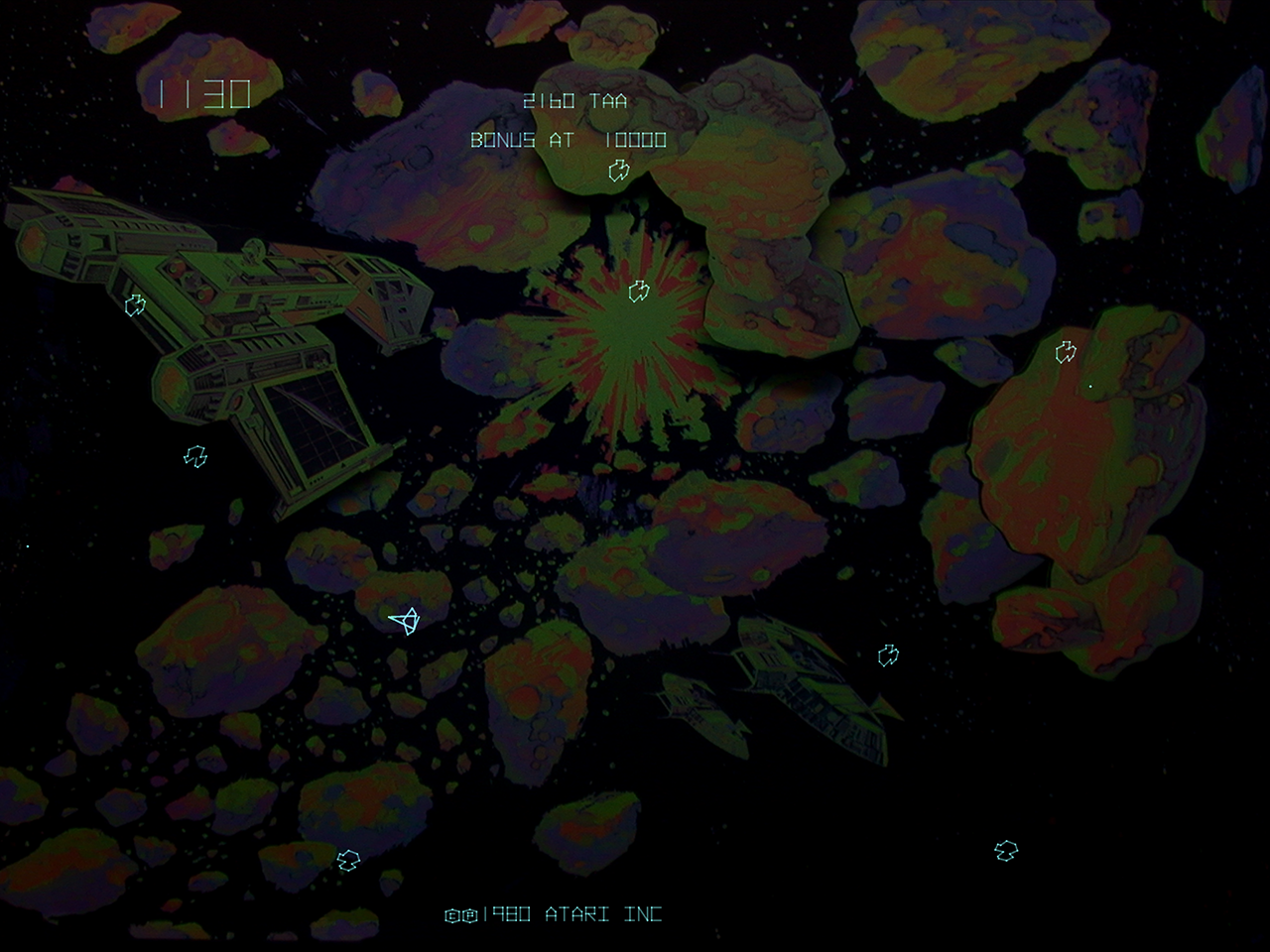 Asteroids Deluxe Arcade Screenshot: I have a number of small asteroids left to destroy...
