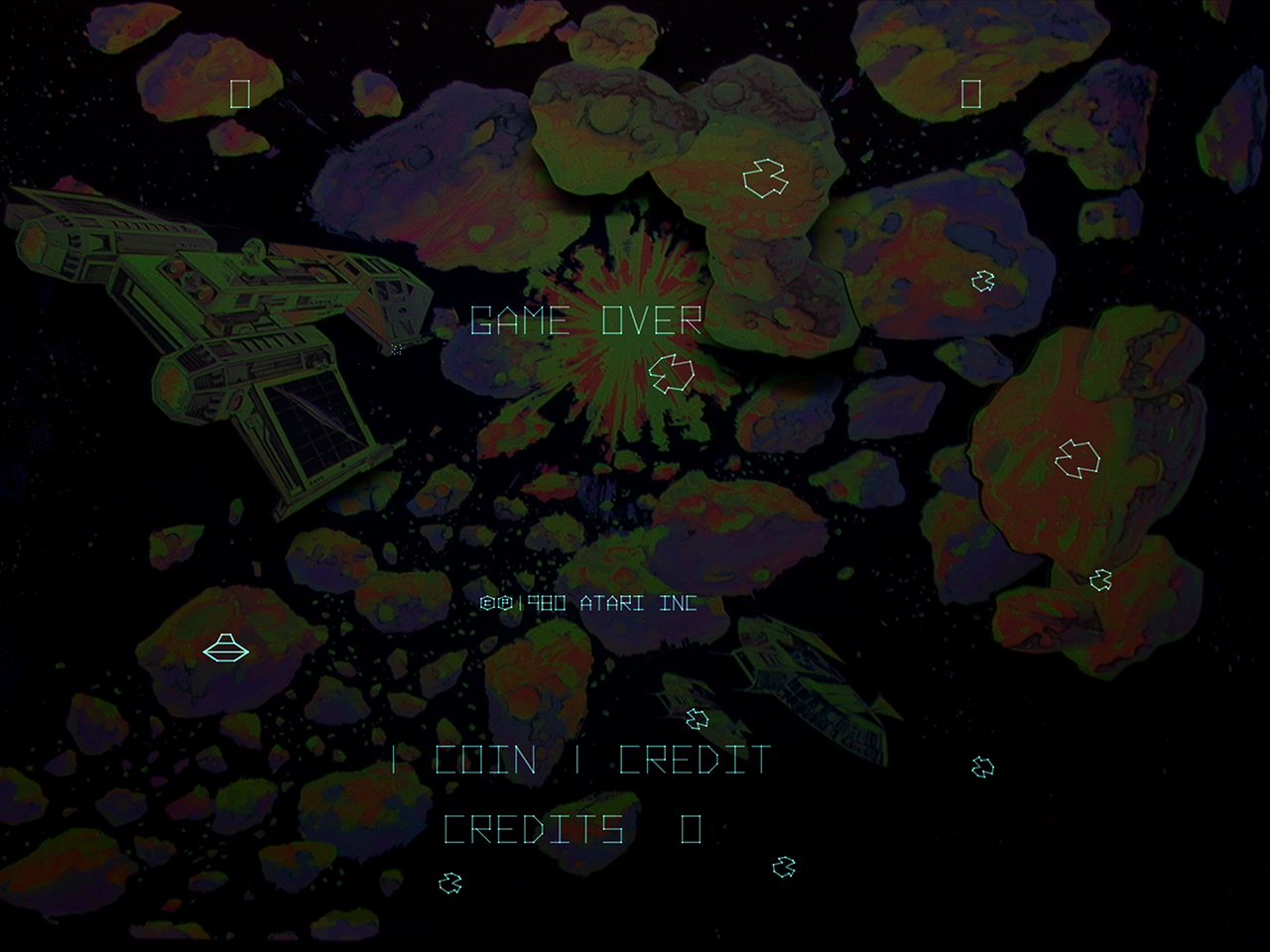 Asteroids Deluxe Arcade Screenshot: Game demo mode.