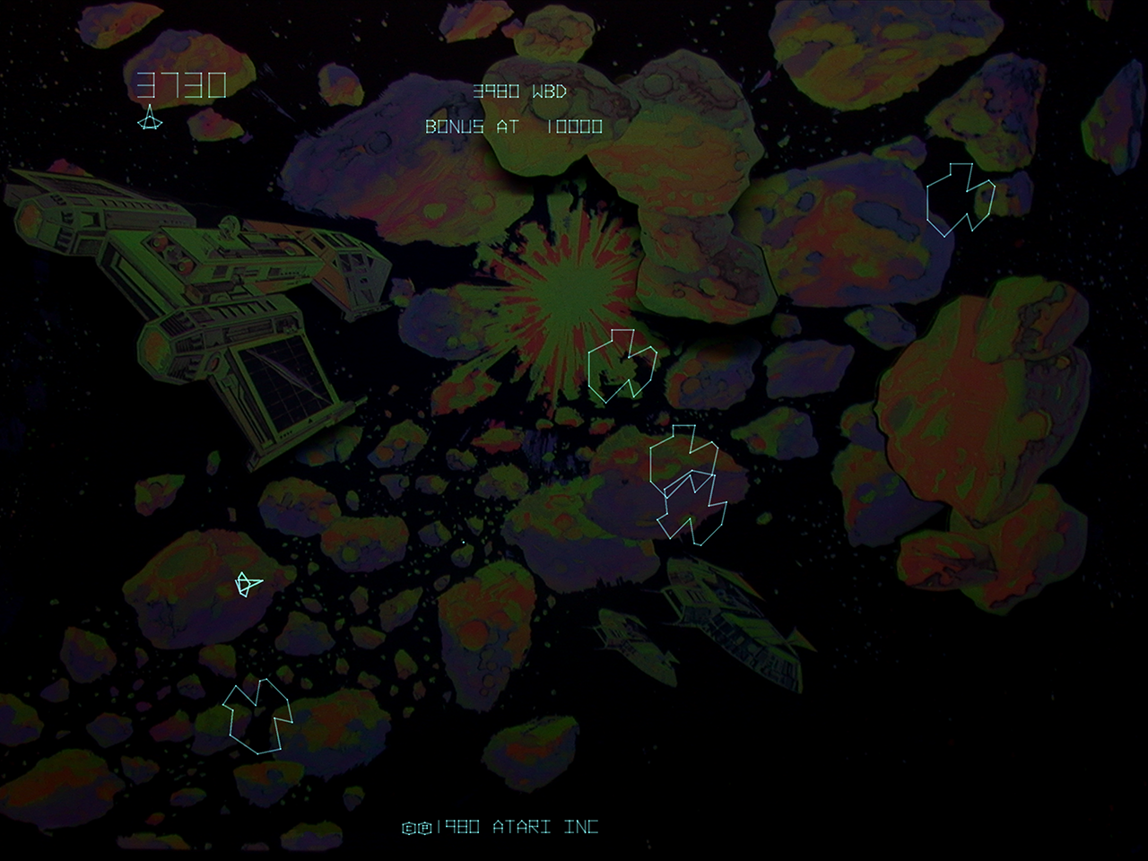 Asteroids Deluxe Arcade Screenshot: On to the second level...