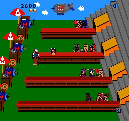 Tapper Arcade Screenshot: More customers begin to appear at once now...