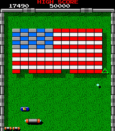 Tournament Arkanoid Arcade Screenshot: The "E" capsule provides an expanded size paddle.